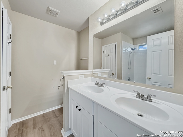 Listing photo id 10 for 1754 Barking Wolf