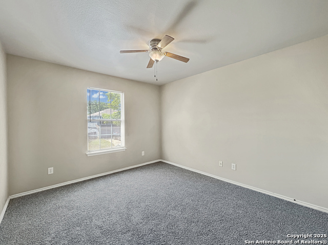 Listing photo id 13 for 1754 Barking Wolf