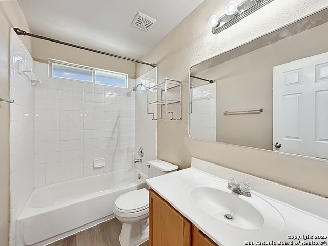 Listing photo id 16 for 1754 Barking Wolf