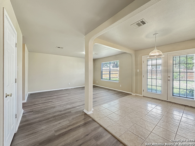 Listing photo id 3 for 1754 Barking Wolf