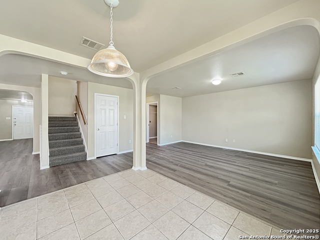 Listing photo id 4 for 1754 Barking Wolf