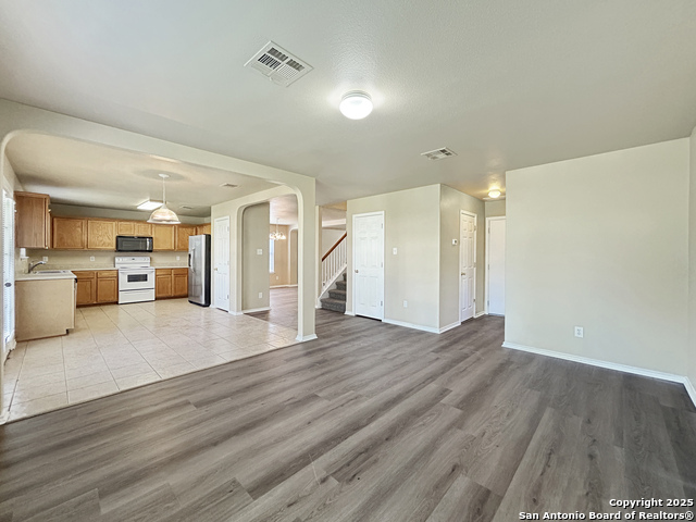 Listing photo id 5 for 1754 Barking Wolf