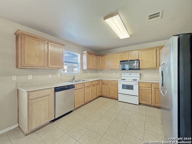 Listing photo id 6 for 1754 Barking Wolf
