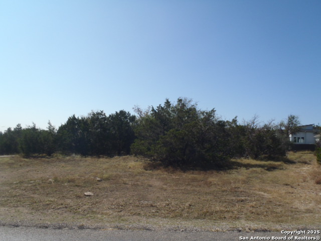 Listing photo id 3 for 1345 Live Oak Dr