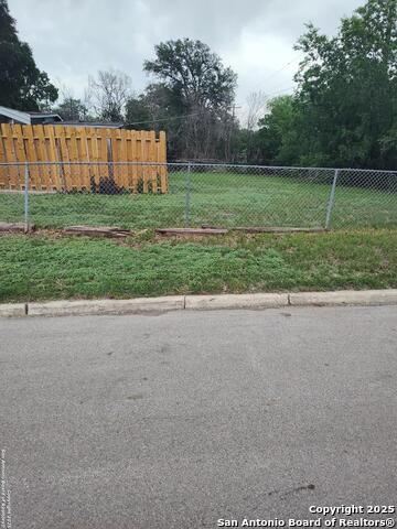Image 3 of 10 For 318 Springwood