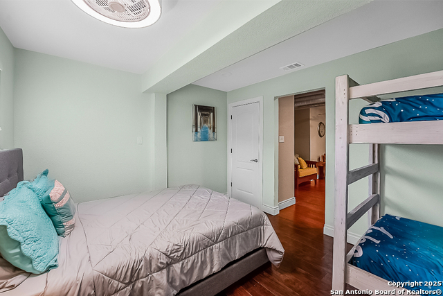Listing photo id 11 for 707 Park Shores