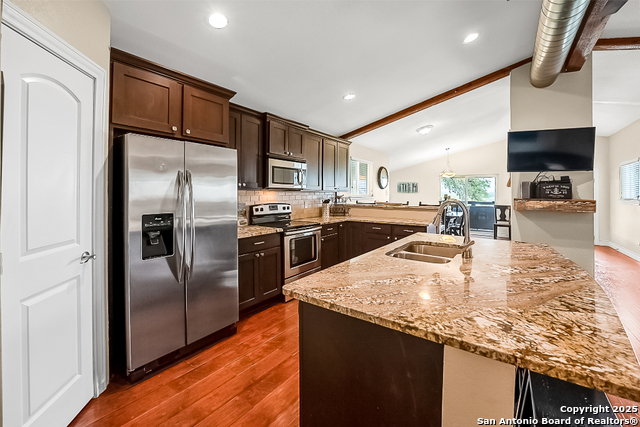 Listing photo id 20 for 707 Park Shores