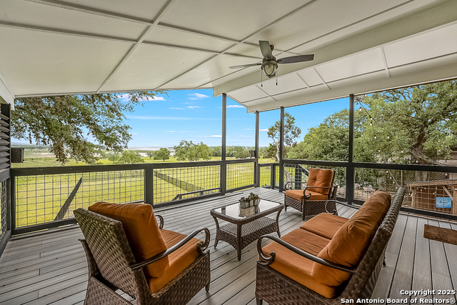 Listing photo id 27 for 707 Park Shores