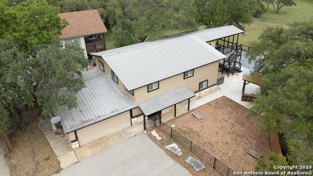 Listing photo id 36 for 707 Park Shores