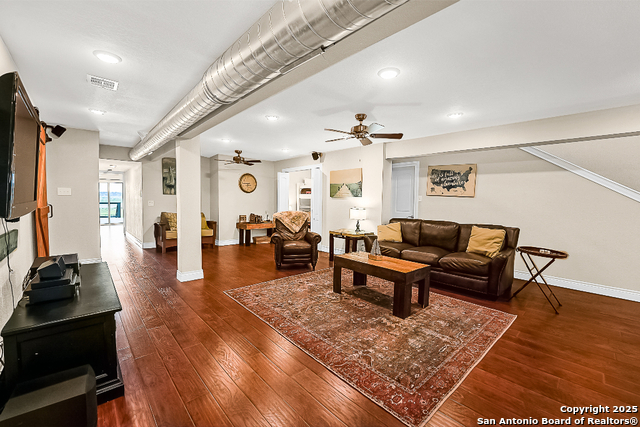 Listing photo id 3 for 707 Park Shores