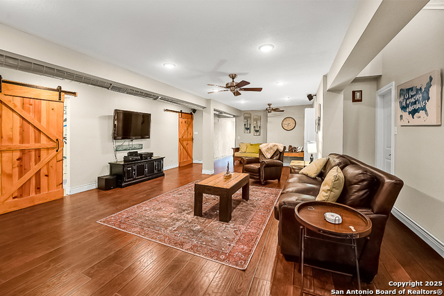 Listing photo id 4 for 707 Park Shores