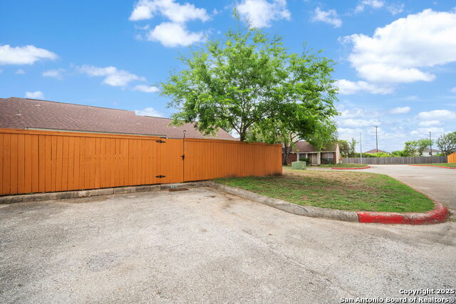 Image 16 of 31 For 9140 Timber Path  3101