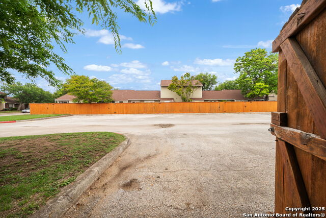 Image 17 of 31 For 9140 Timber Path  3101