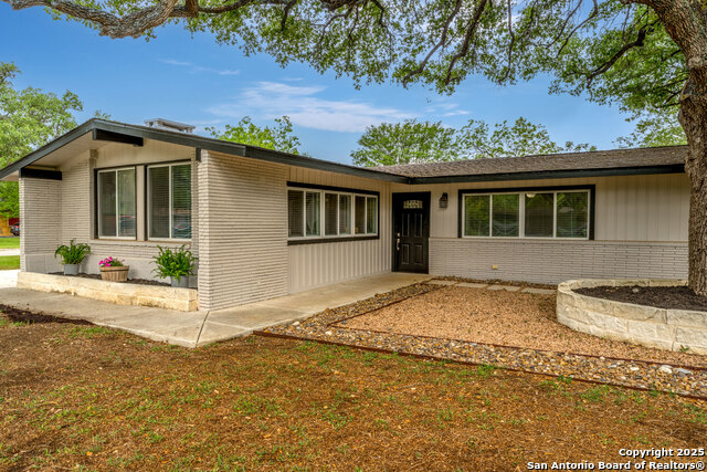 Image 4 of 29 For 111 Lemonwood
