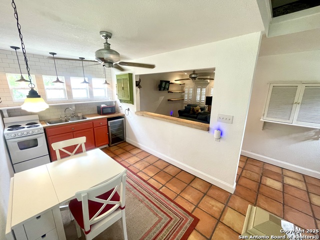 Listing photo id 0 for 2230 Weil  