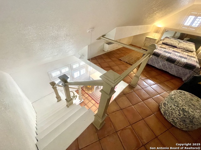 Listing photo id 1 for 2230 Weil  