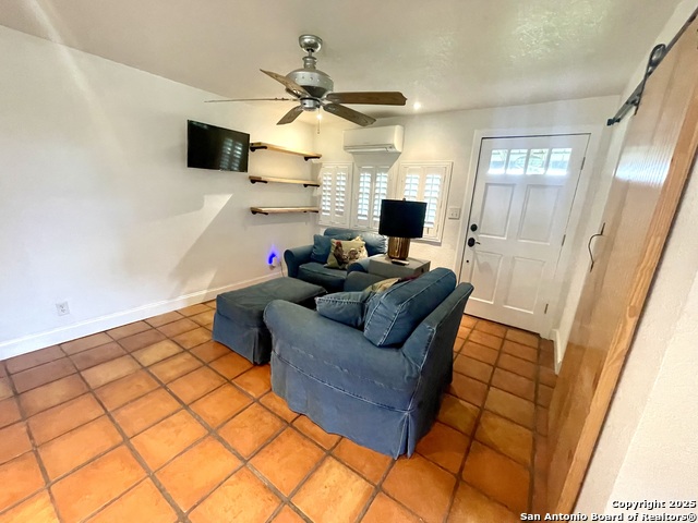 Listing photo id 7 for 2230 Weil  