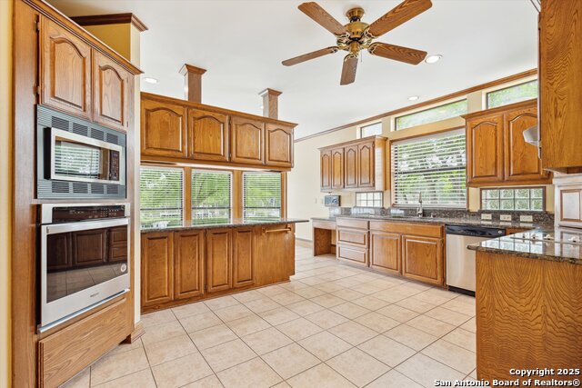 Image 14 of 44 For 640 Woodlake