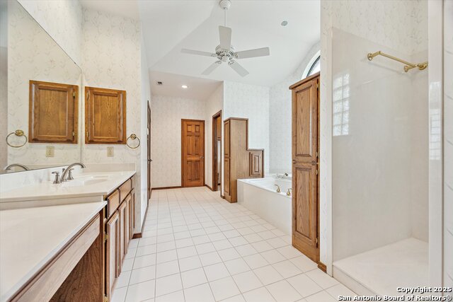 Image 17 of 44 For 640 Woodlake