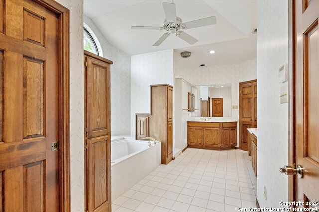 Image 18 of 44 For 640 Woodlake