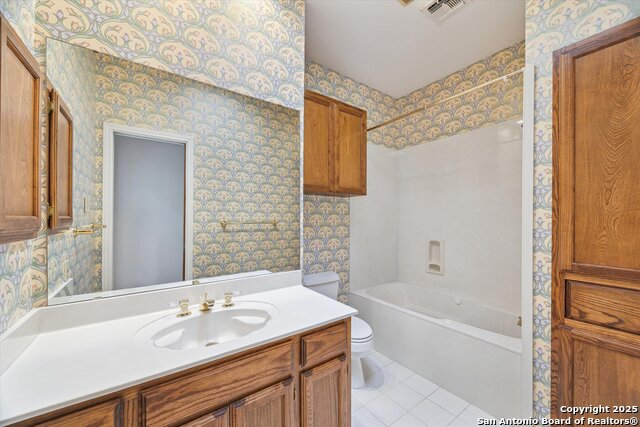 Image 34 of 44 For 640 Woodlake