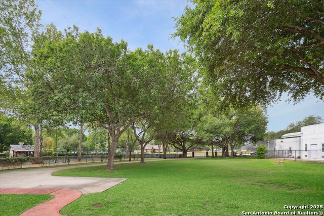 Image 40 of 44 For 640 Woodlake