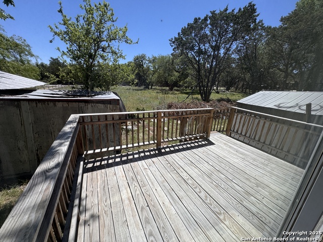 Listing photo id 19 for 354 Paradise