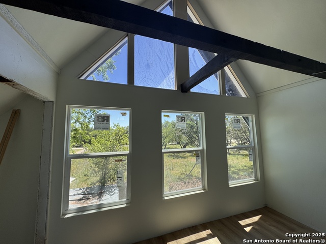 Listing photo id 27 for 354 Paradise