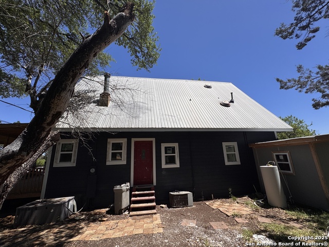 Listing photo id 40 for 354 Paradise