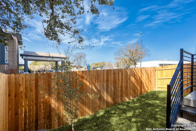 Listing photo id 35 for 11823 Zarkava