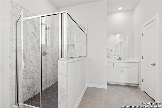 Listing photo id 10 for 3708 Moru Oak Drive