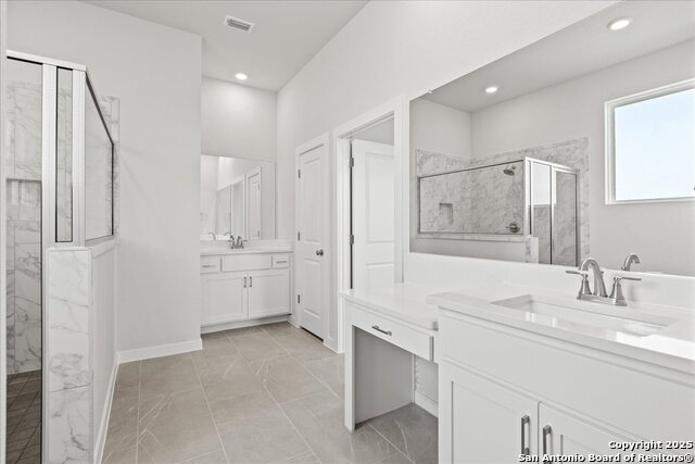 Listing photo id 11 for 3708 Moru Oak Drive