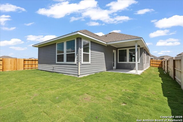 Listing photo id 12 for 3708 Moru Oak Drive