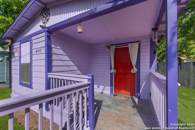 Image 4 of 14 For 918 Hamilton Ave S