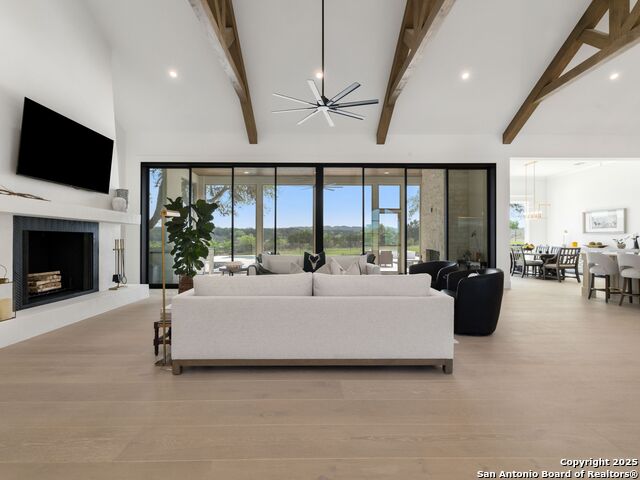 Listing photo id 6 for 137 Phillip Ranch Rd.