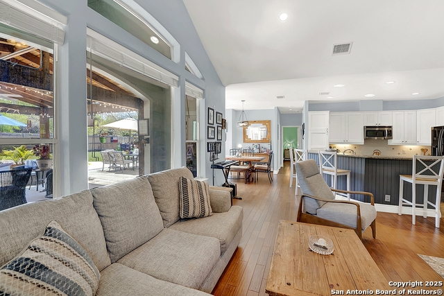Image 12 of 40 For 884 Torrey E