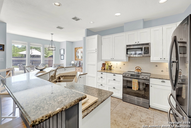 Image 17 of 40 For 884 Torrey E
