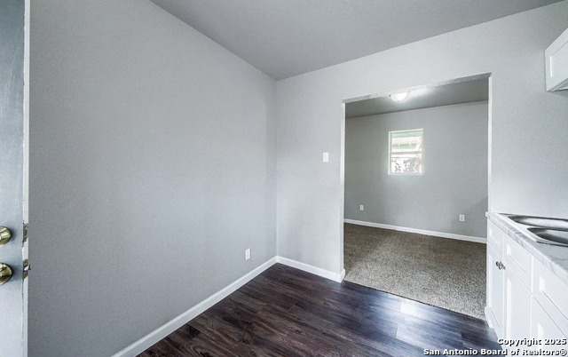 Listing photo id 5 for 204 Division