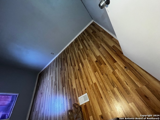 Image 5 of 5 For 1311 Hein Rd W 13