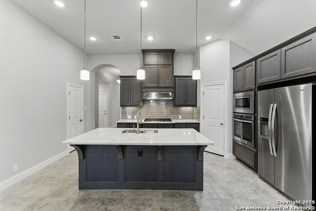Listing photo id 11 for 907 Carriage Inn