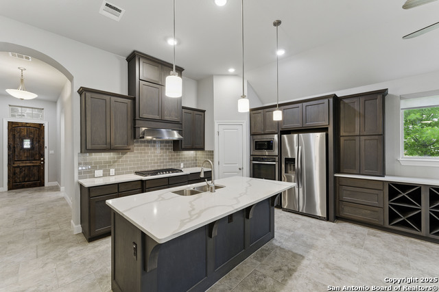 Listing photo id 13 for 907 Carriage Inn