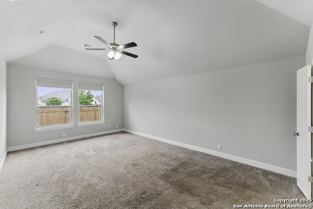 Listing photo id 16 for 907 Carriage Inn