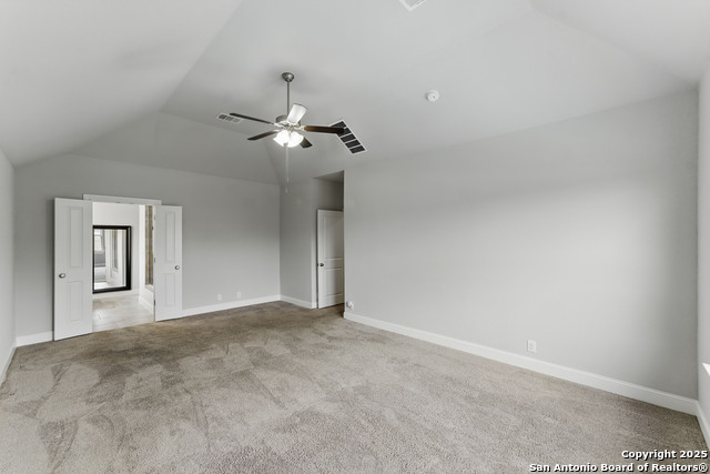 Listing photo id 17 for 907 Carriage Inn