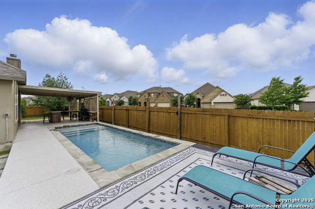 Listing photo id 0 for 907 Carriage Inn