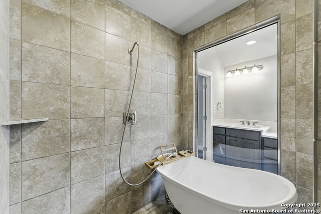 Listing photo id 21 for 907 Carriage Inn