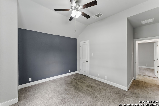 Listing photo id 32 for 907 Carriage Inn