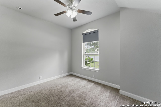 Listing photo id 33 for 907 Carriage Inn