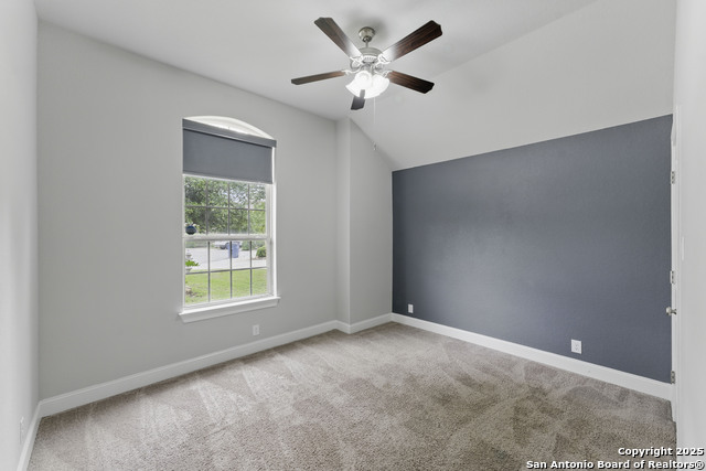 Listing photo id 34 for 907 Carriage Inn