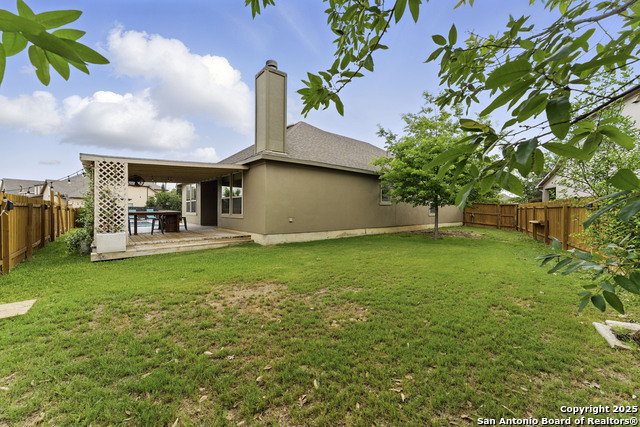 Listing photo id 38 for 907 Carriage Inn