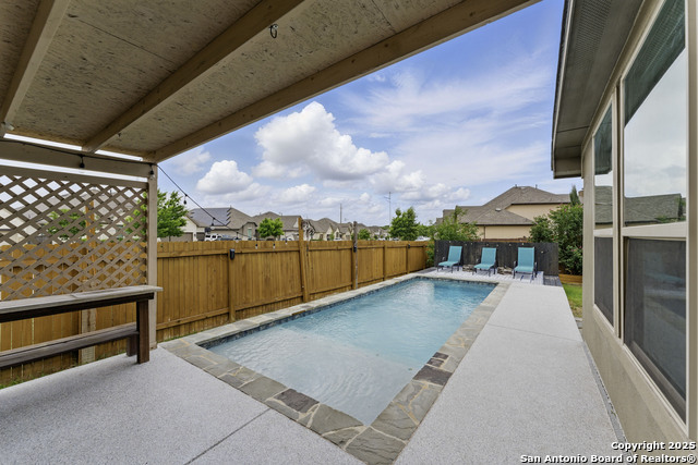 Listing photo id 43 for 907 Carriage Inn
